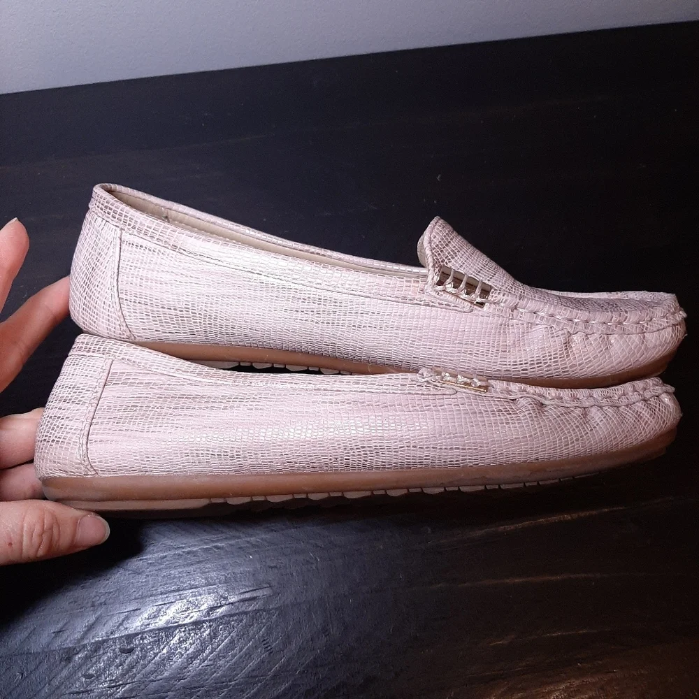Kozi Metallic Loafer Shoes Light Pink Vegan Faux Leather Gold Slip On Flats 37